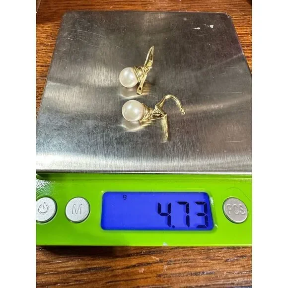 14k yellow gold pearl leverback earrings